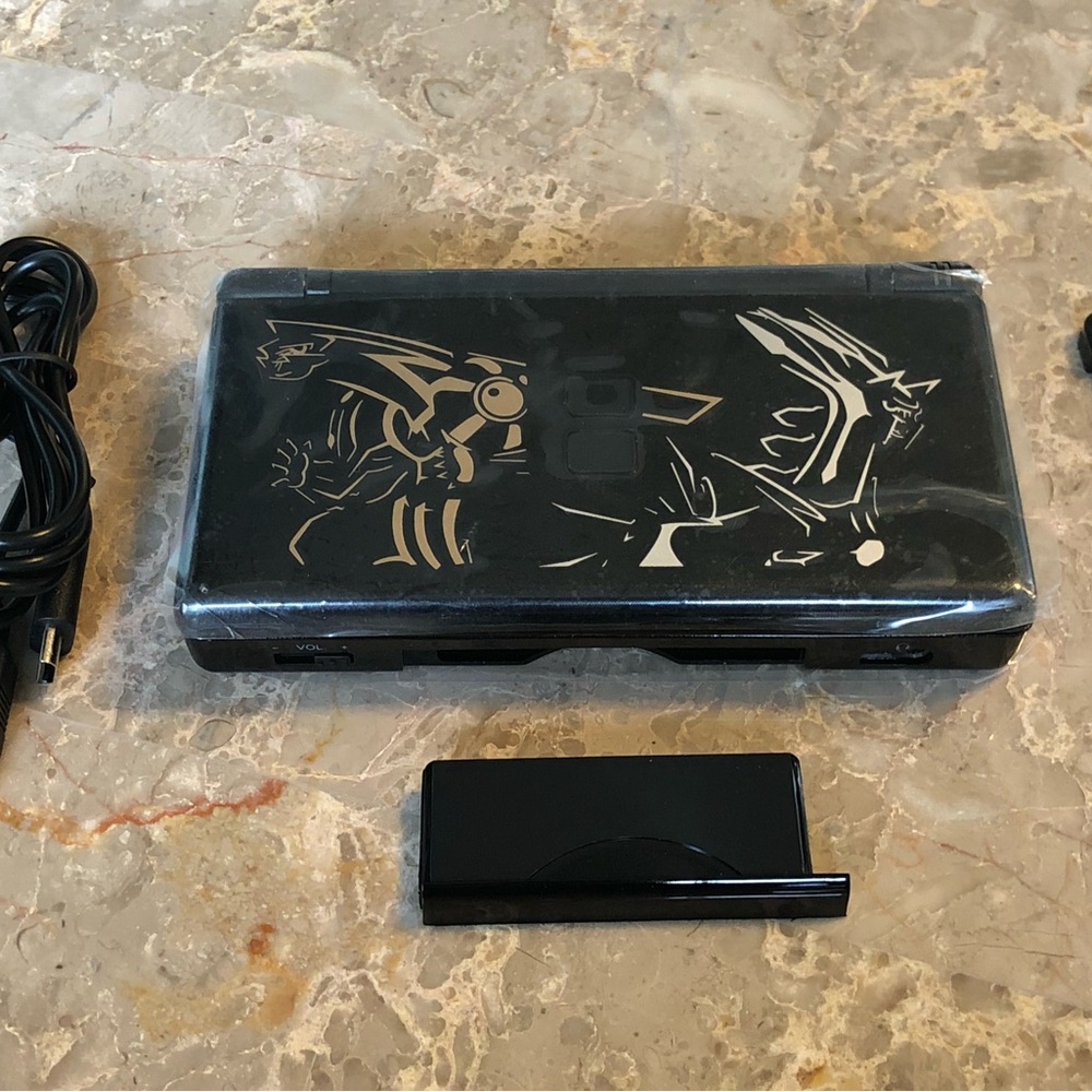 Nintendo DS Lite Pokémon Dialga Palkia Black Limited Edition